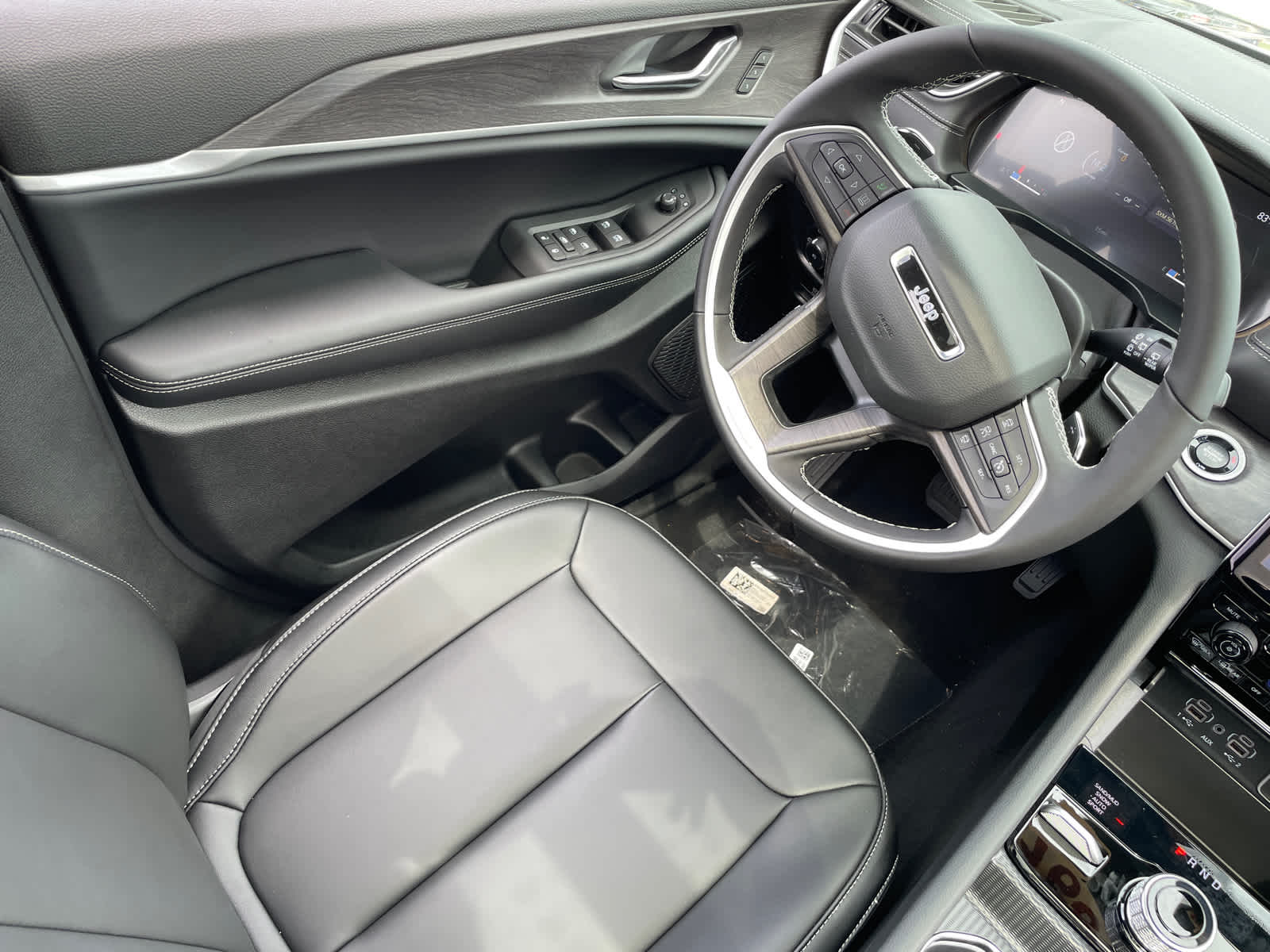 2025 Jeep Grand Cherokee Limited photo 15