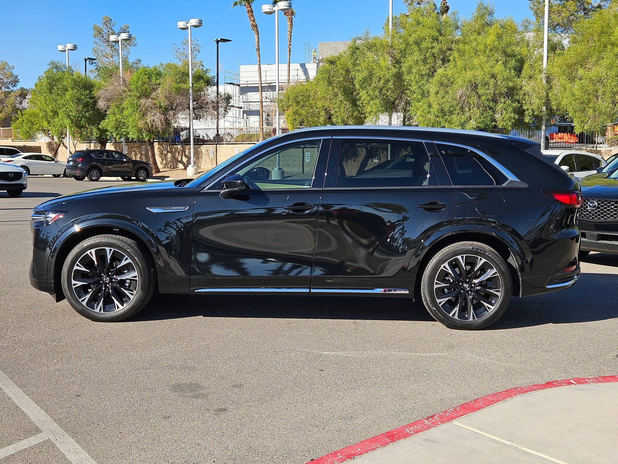 2025 Mazda CX-90 Premium Plus photo 2