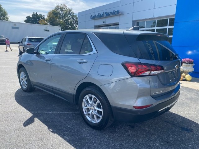 2024 Chevrolet Equinox LT photo 2