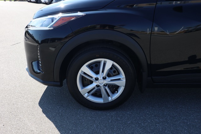 2025 Nissan Kicks Play S photo 9