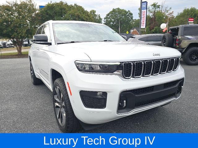 2022 Jeep Grand Cherokee Overland photo 2
