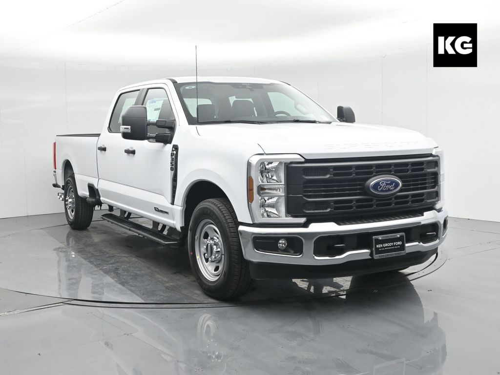 2026 Ford F-350 Super Duty XL's photo
