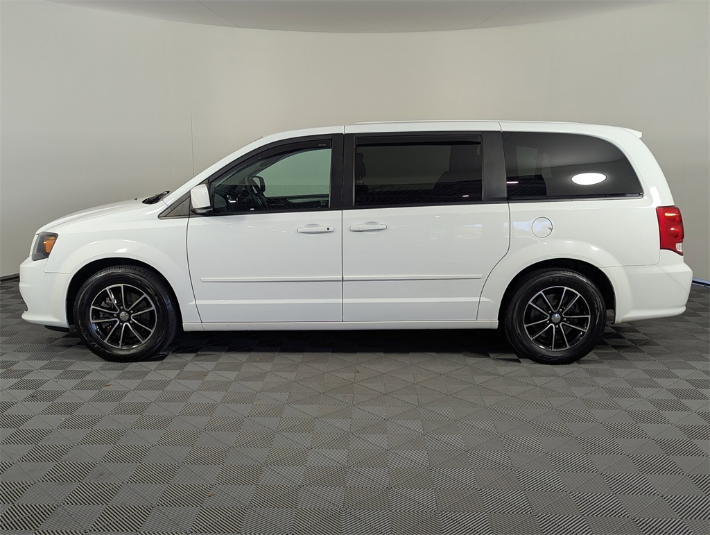 2015 Dodge Grand Caravan R/T photo 3