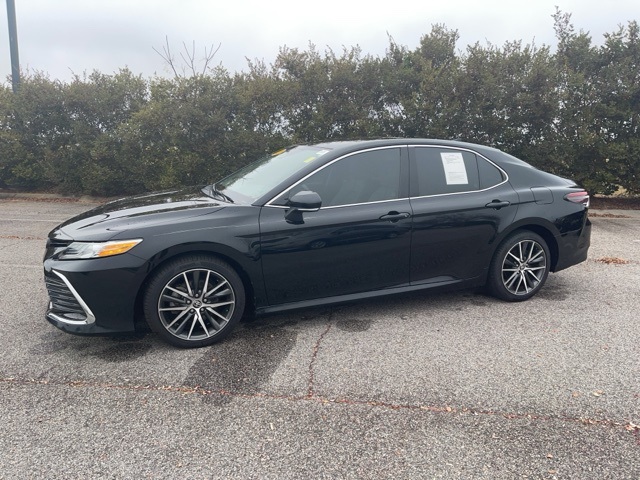 2021 Toyota Camry XLE photo 2