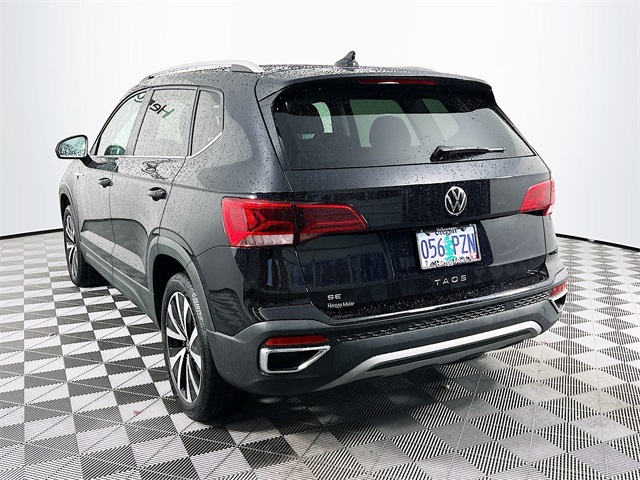 2024 Volkswagen Taos SE photo 3