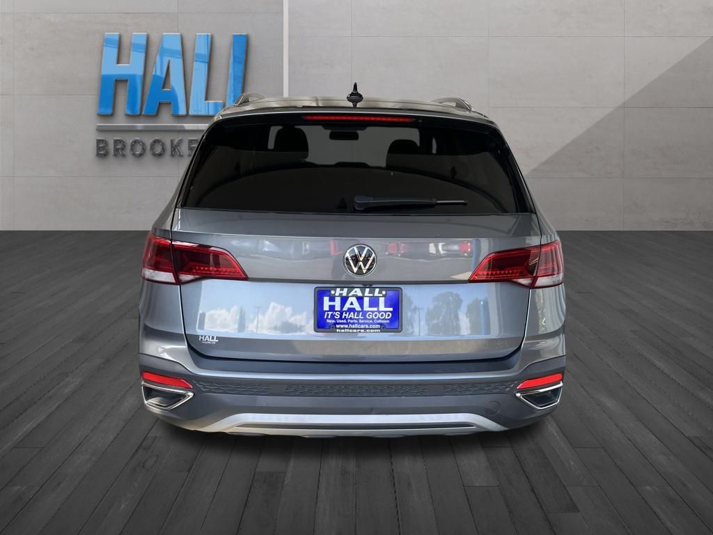 2022 Volkswagen Taos SE photo 4