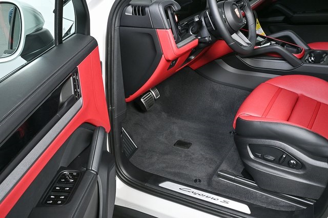 2026 Porsche Cayenne E-Hybrid Coupe S photo 7