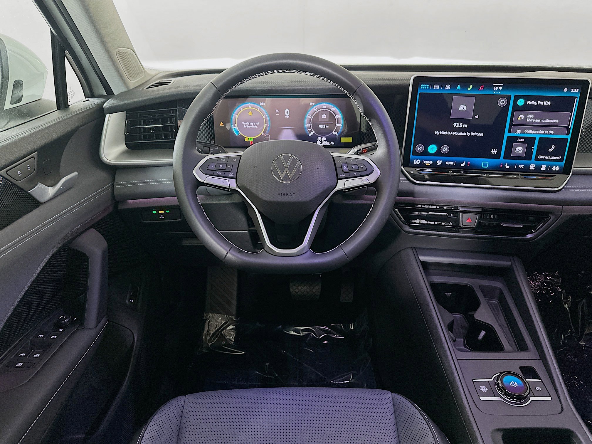 2025 Volkswagen Tiguan SE photo 18