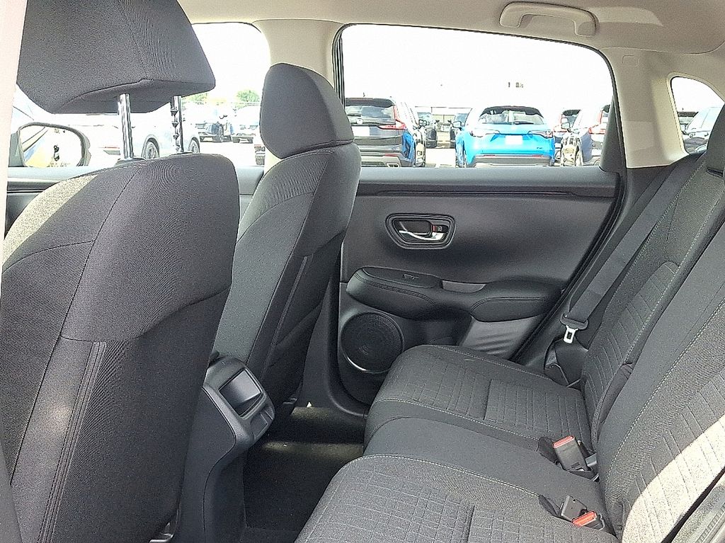 2026 Honda HR-V LX photo 4