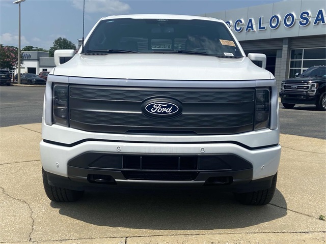 2025 Ford F-150 Lightning Lariat photo 5