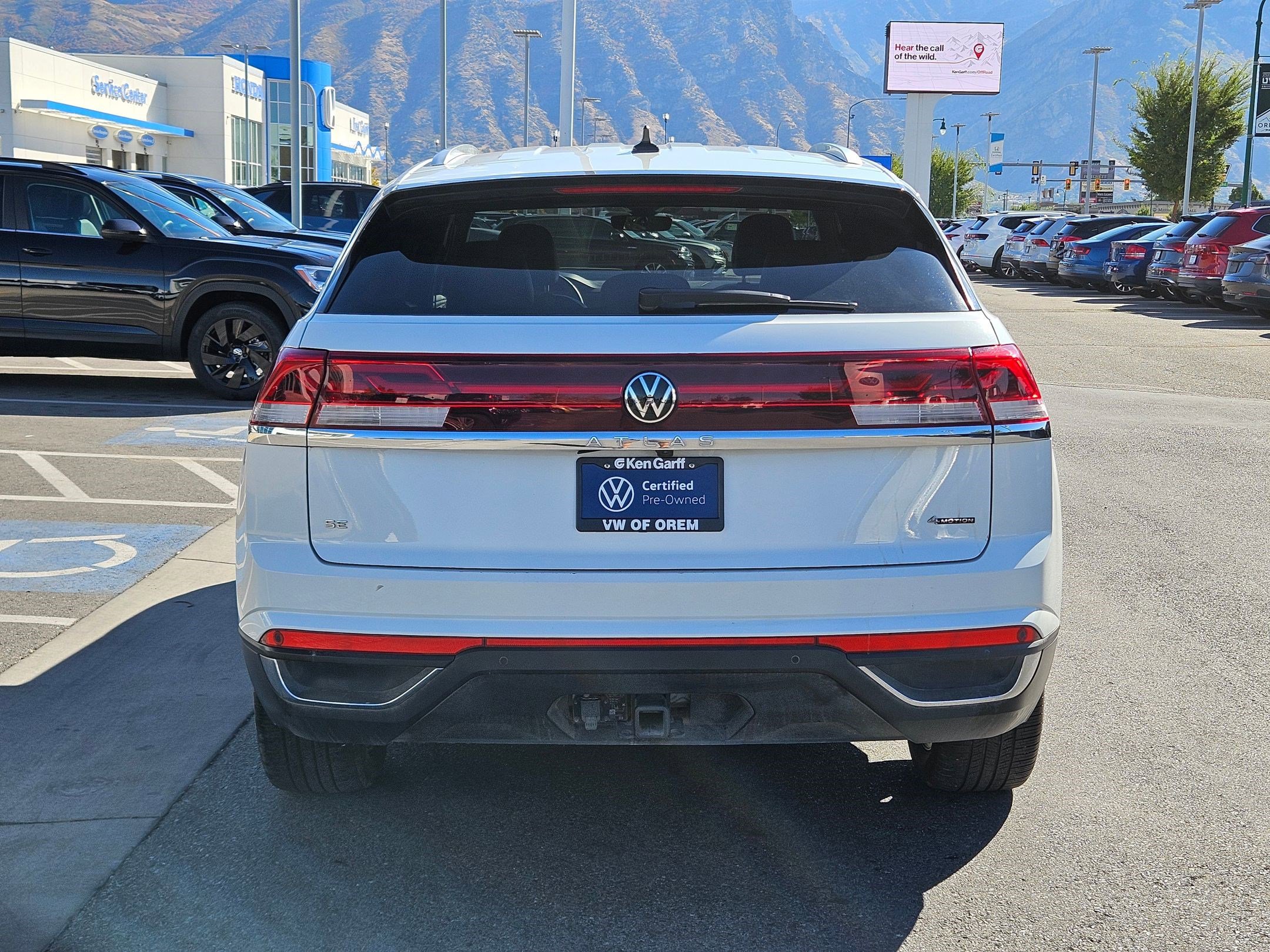 2024 Volkswagen Atlas Cross Sport SE Technology photo 3