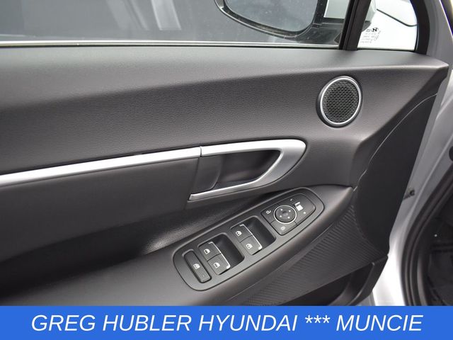 2025 Hyundai Sonata SEL photo 16