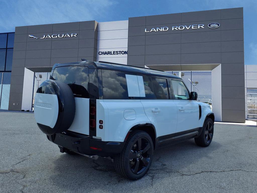 2025 Land Rover Defender X-Dynamic SE photo 4