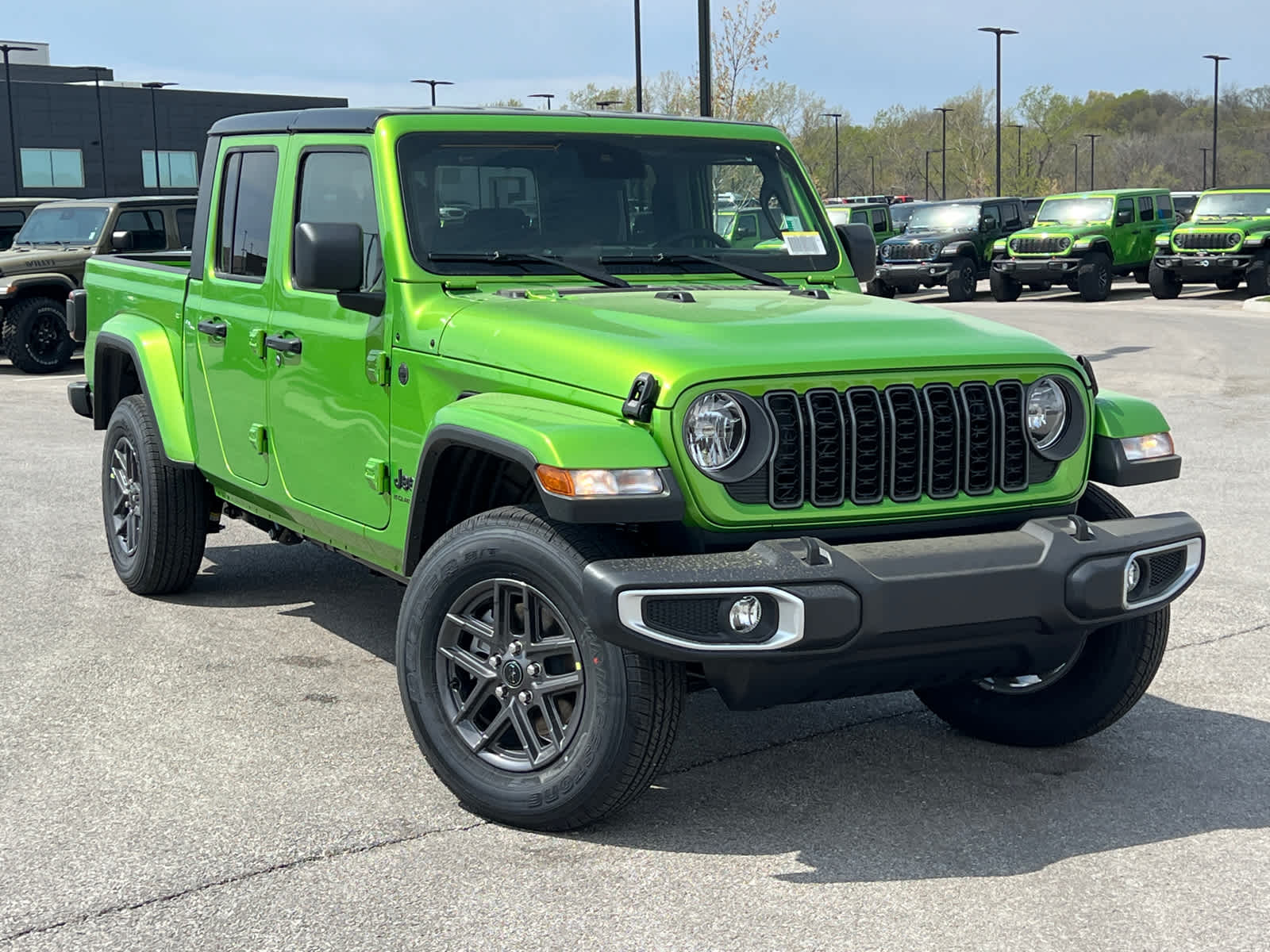 2025 Jeep Gladiator Sport S photo 3