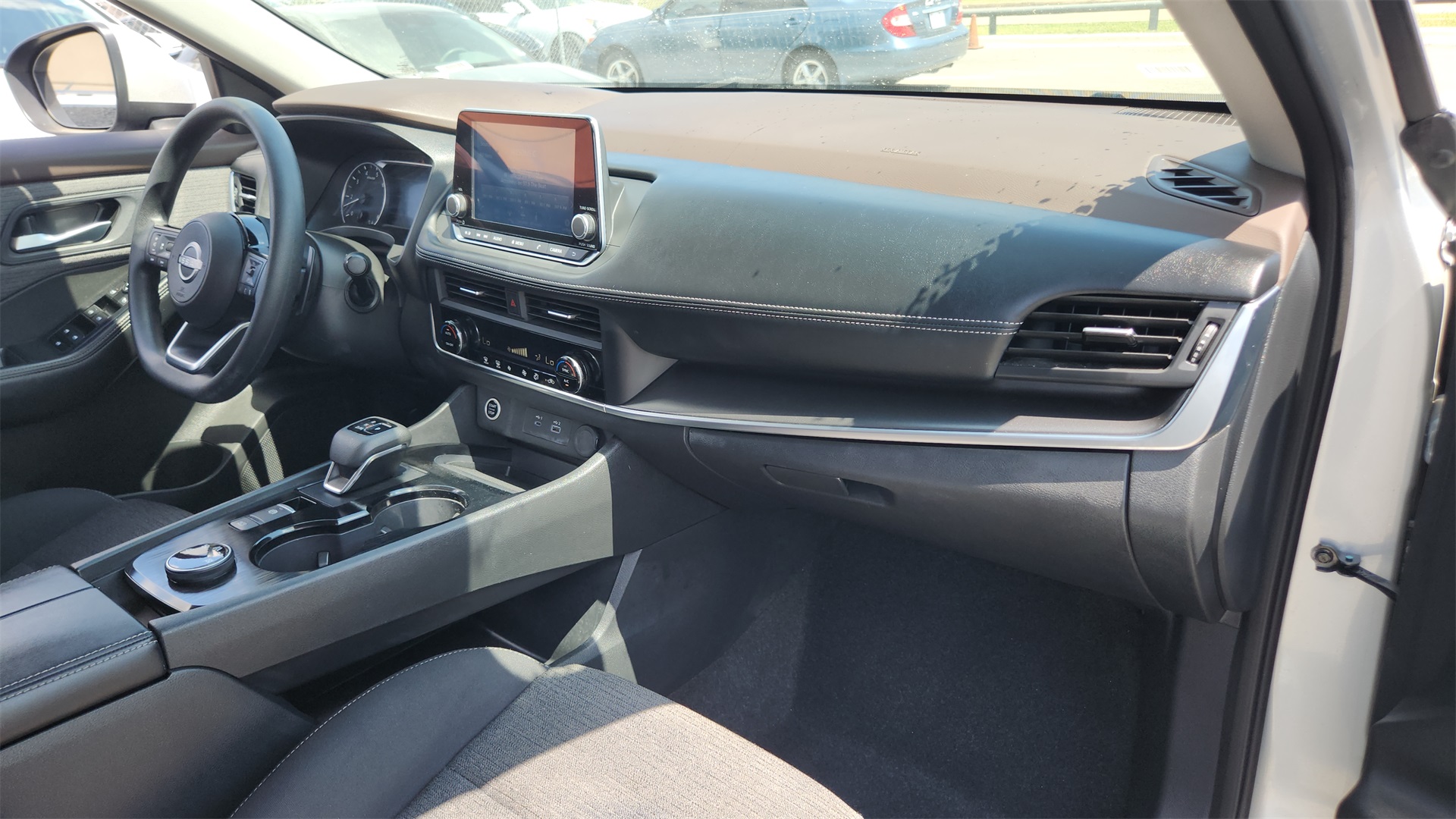 2023 Nissan Rogue SV photo 16