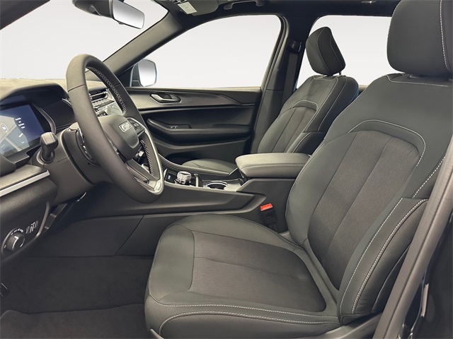 2025 Jeep Grand Cherokee Laredo photo 9