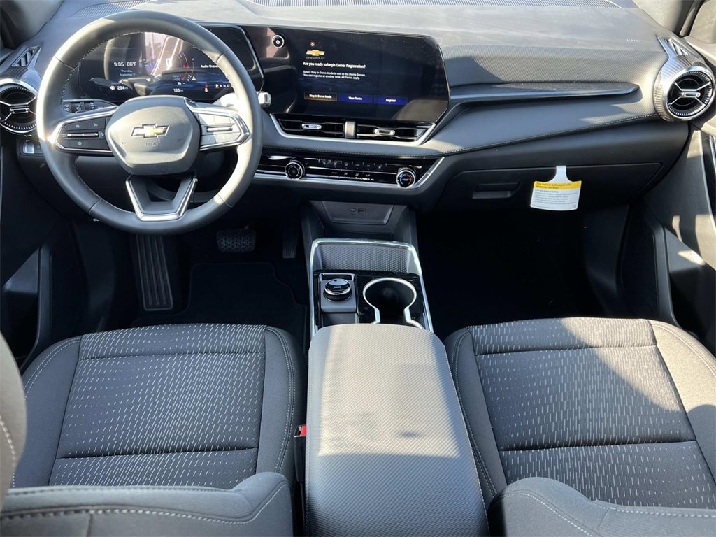 2026 Chevrolet Equinox LT photo 2