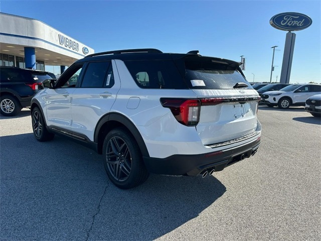 2025 Ford Explorer ST photo 3