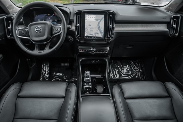 2024 Volvo XC40 Plus photo 16