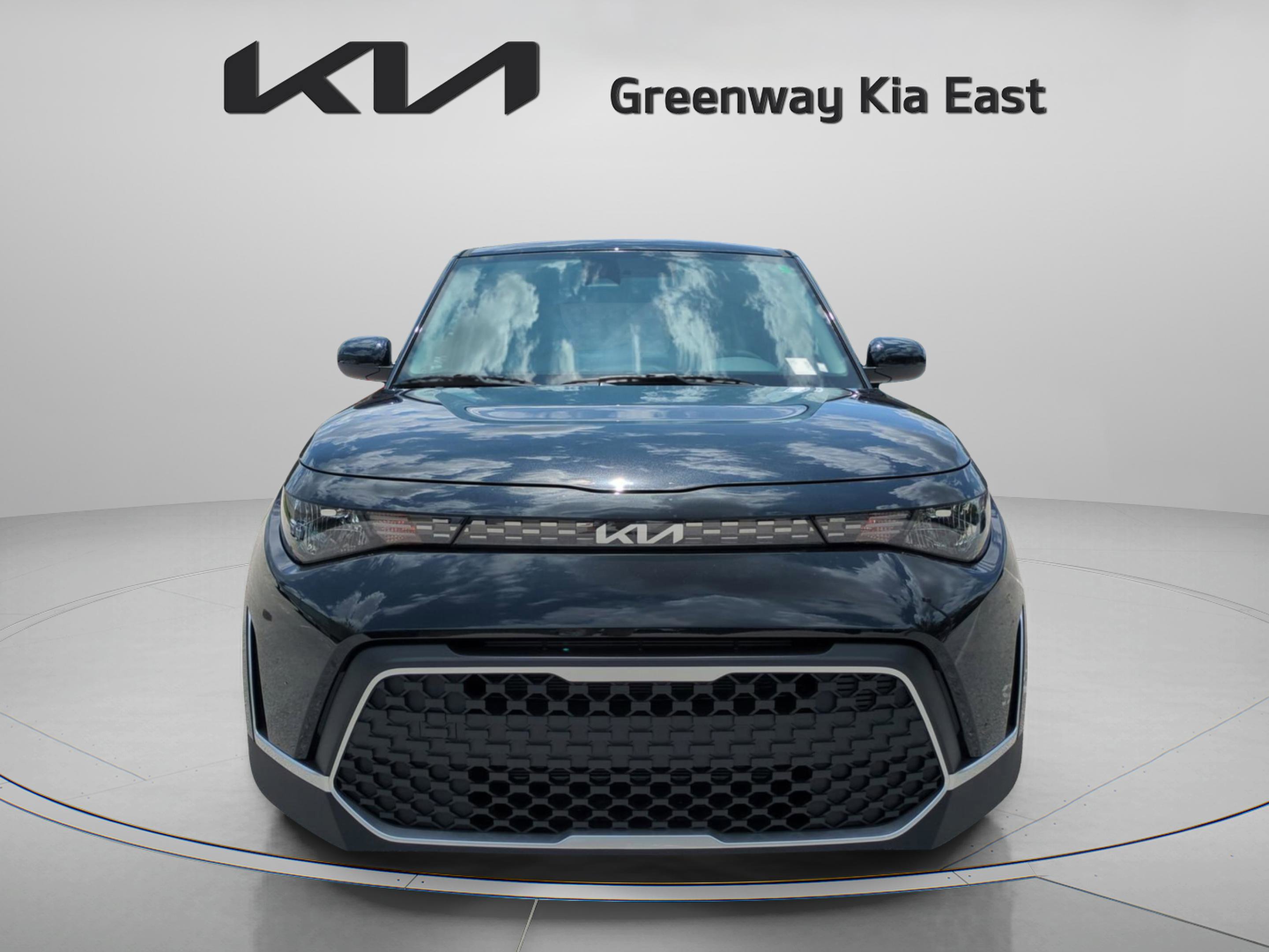 2025 Kia Soul LX photo 2