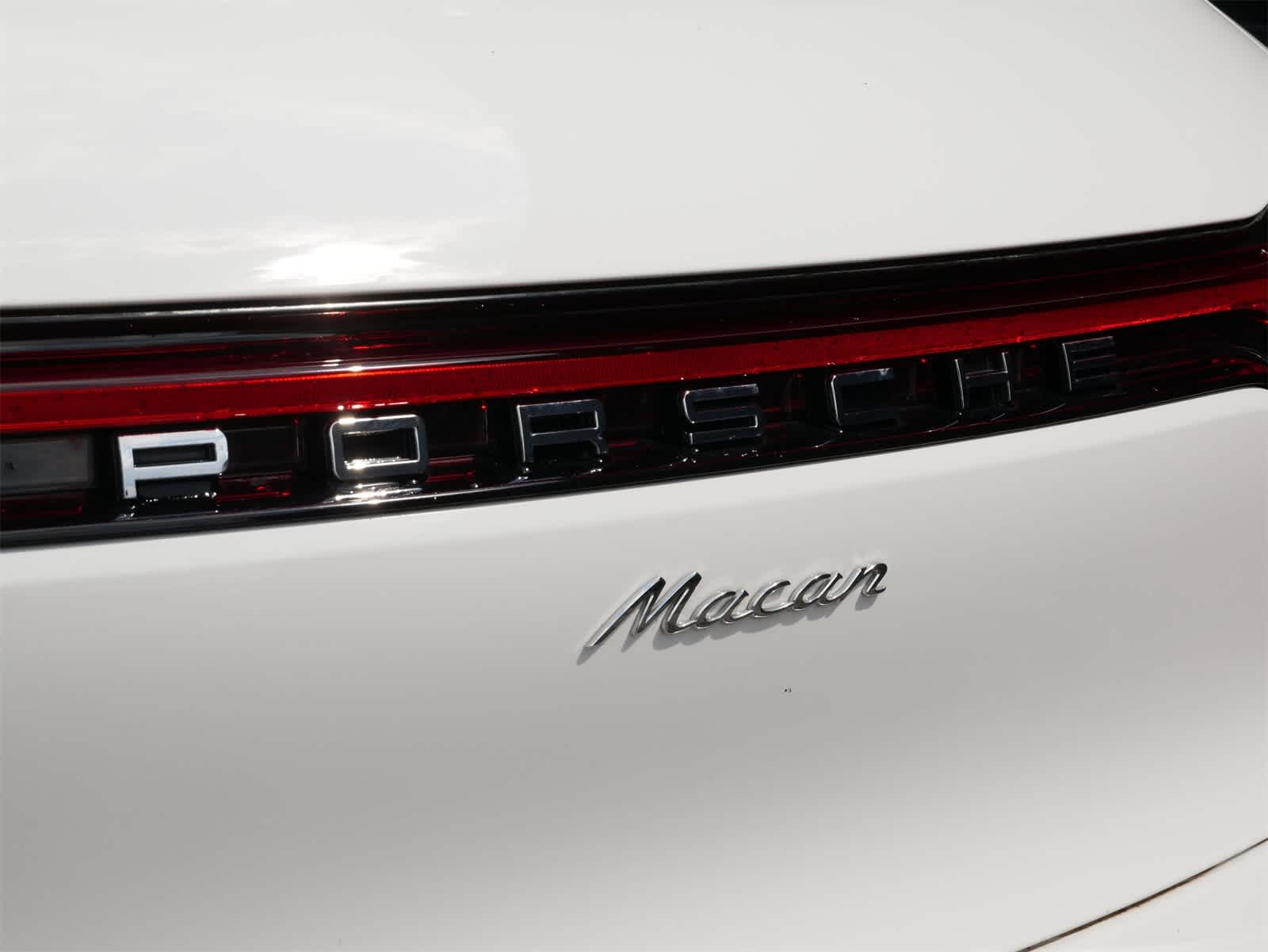 2024 Porsche Macan T photo 20