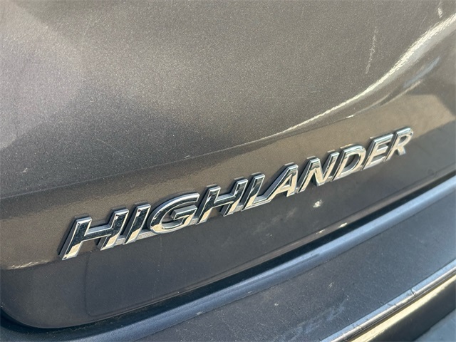 2018 Toyota Highlander LE photo 4