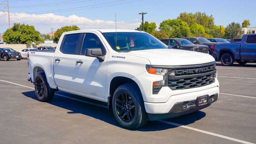2023 Chevrolet Silverado Custom photo 4
