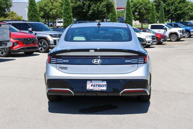 New 2025 Silver Hyundai SEL image 4
