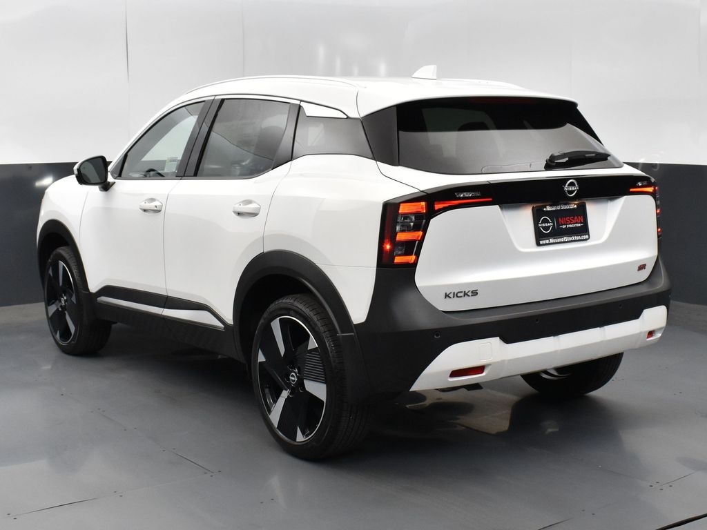 2025 Nissan Kicks SR photo 4