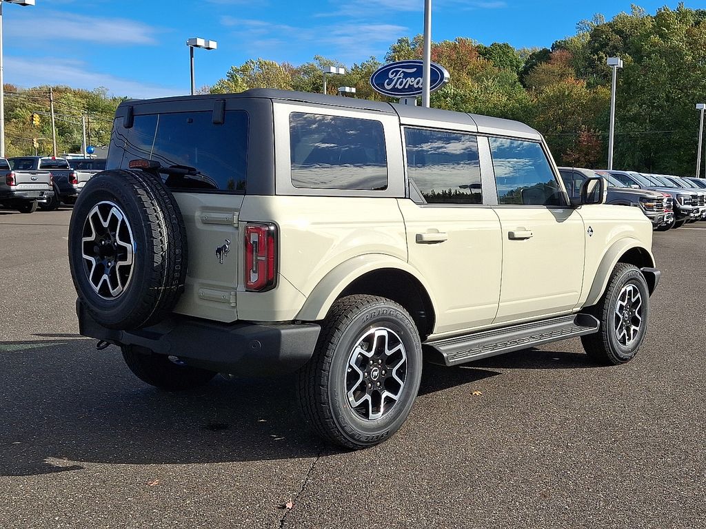 2025 Ford Bronco Outer Banks photo 2
