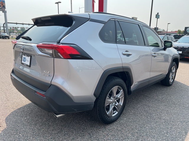 2023 Toyota RAV4 Hybrid XLE photo 2