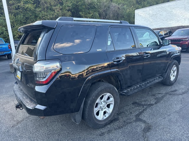 2020 Toyota 4Runner SR5 photo 4