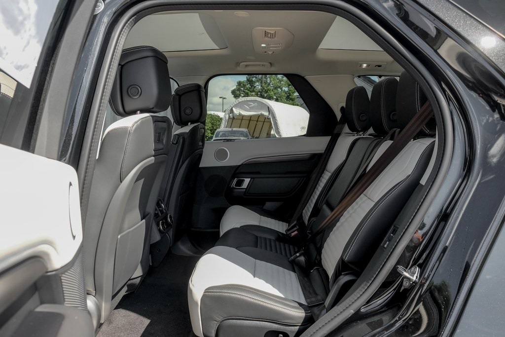 2025 Land Rover Discovery Metropolitan Edition photo 12