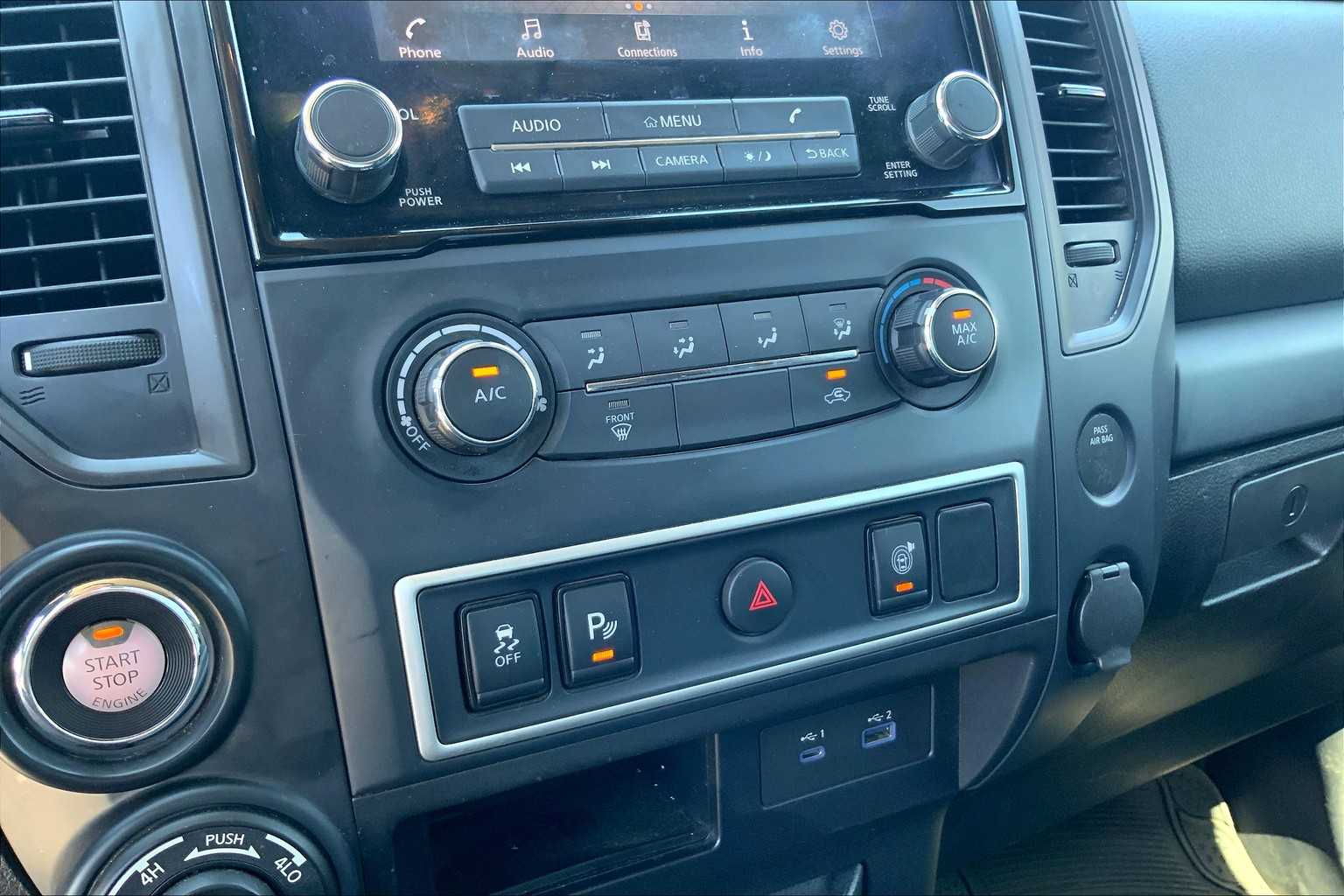 2023 Nissan Titan S Crew Cab photo 28