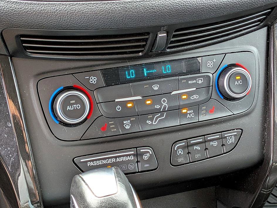 2019 Ford Escape Titanium photo 23