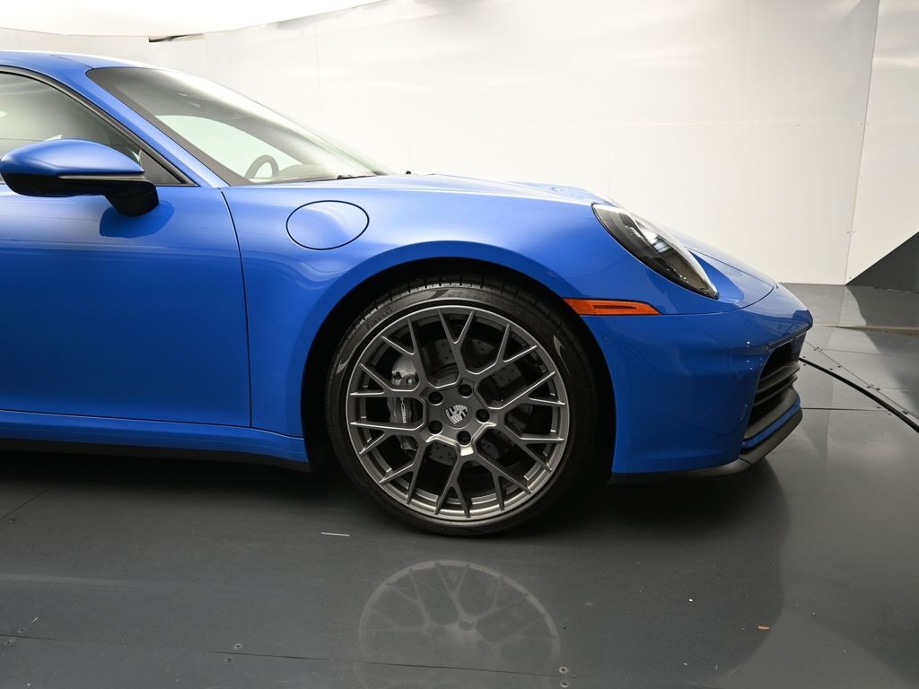 2025 Porsche 911 photo 18