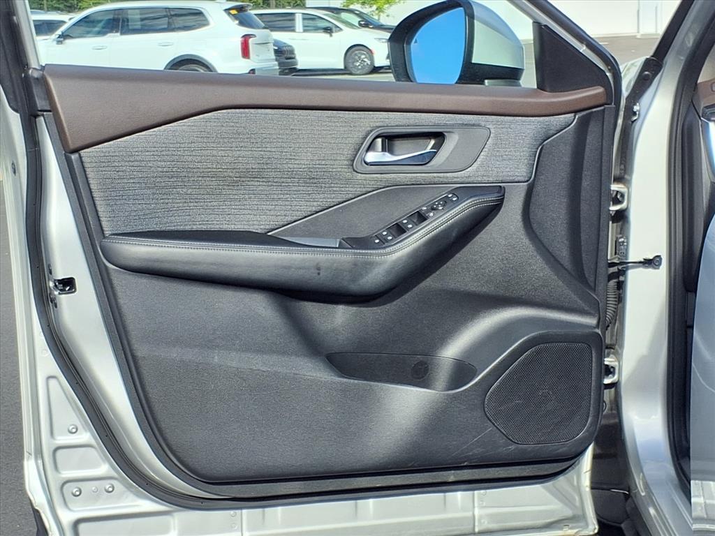 2023 Nissan Rogue SV photo 3