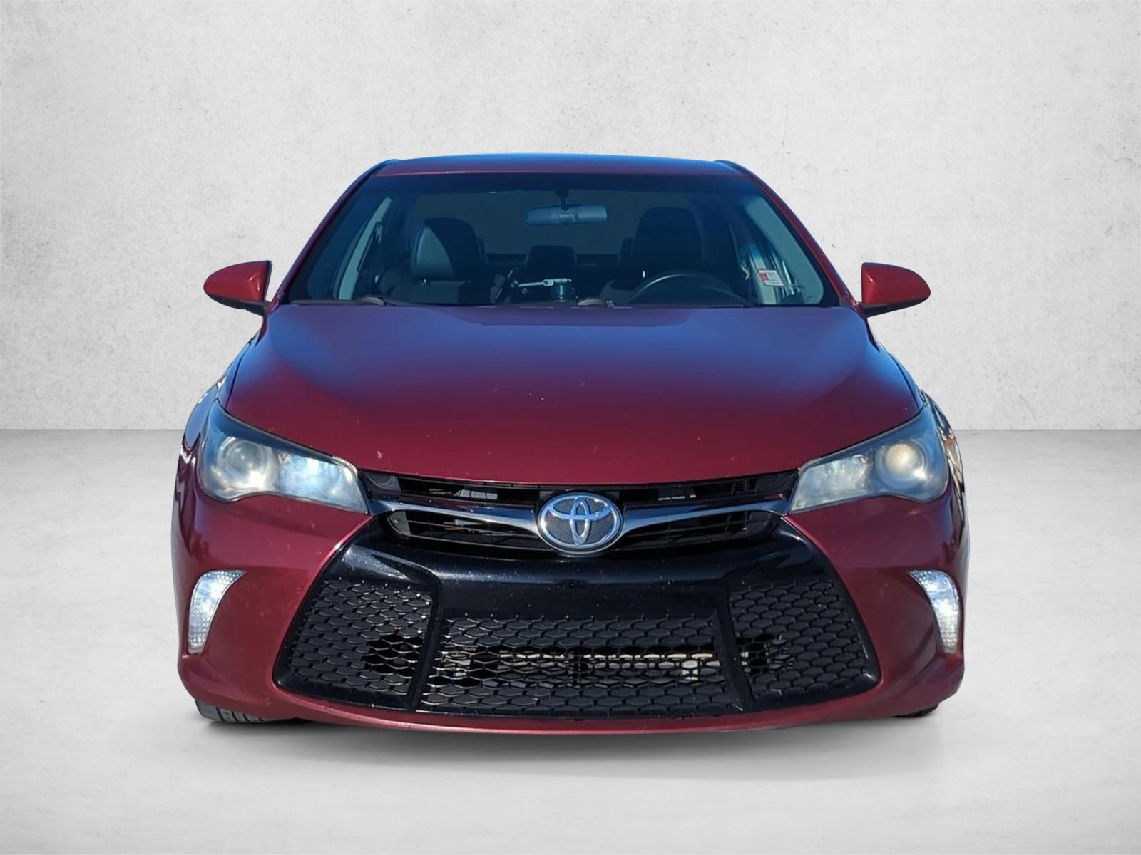 2017 Toyota Camry SE photo 2