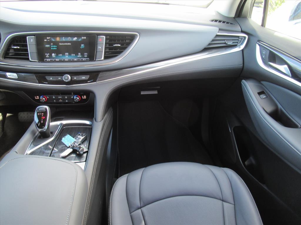 2018 Buick Enclave Essence photo 13