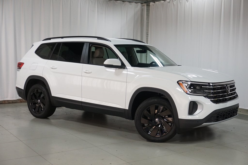 2025 Volkswagen Atlas SE Technology photo 3
