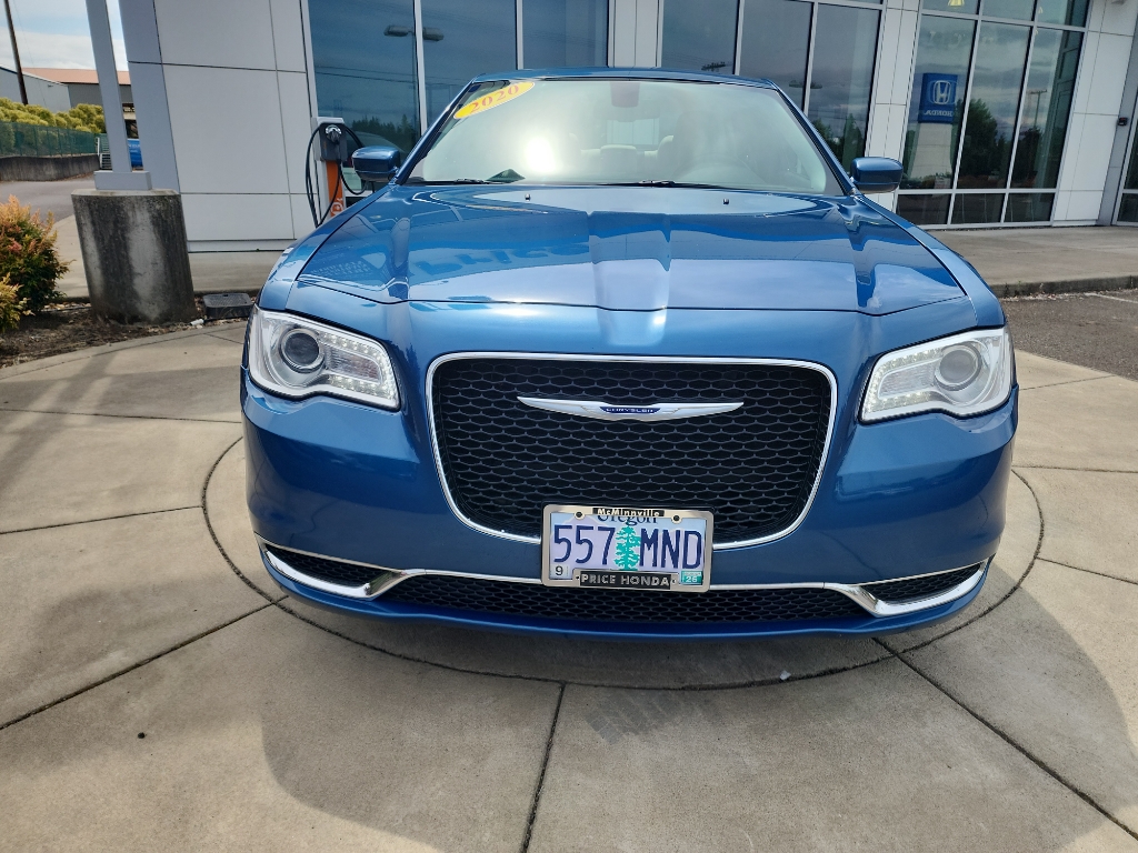2020 Chrysler 300 Touring photo 8