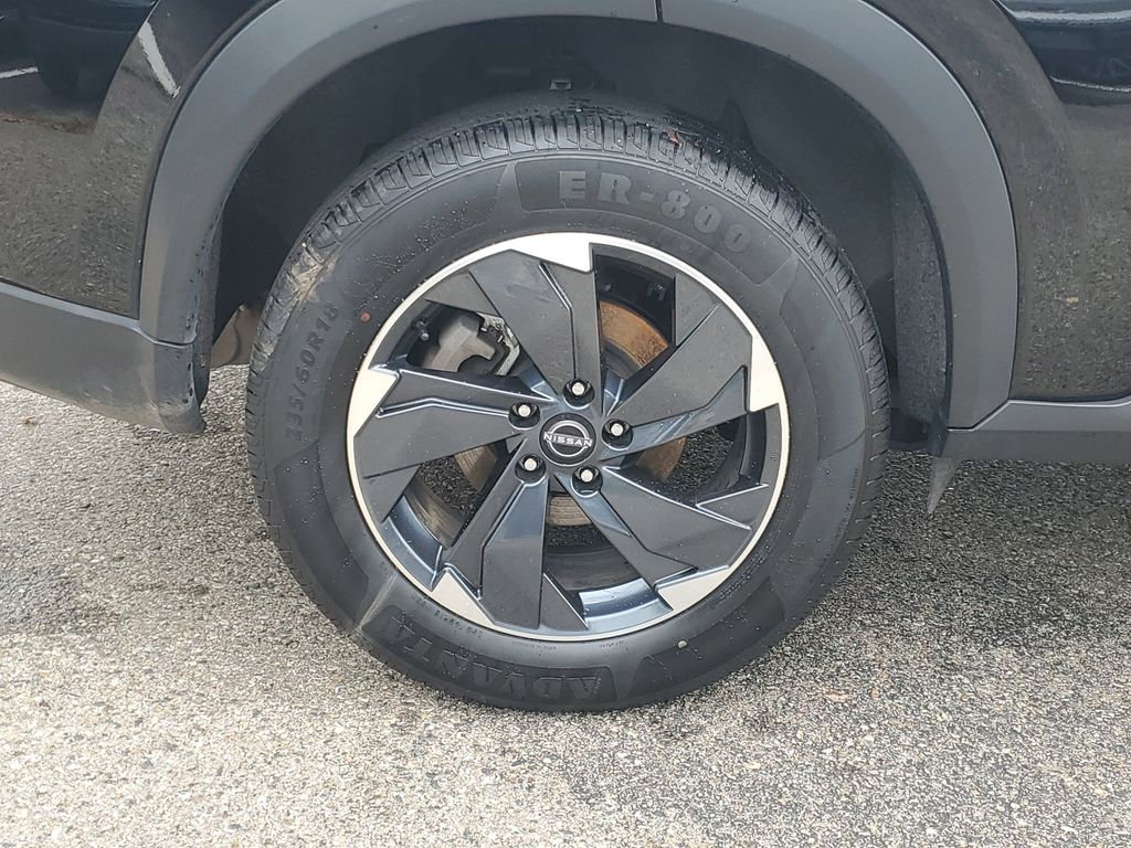 2024 Nissan Rogue SV photo 4