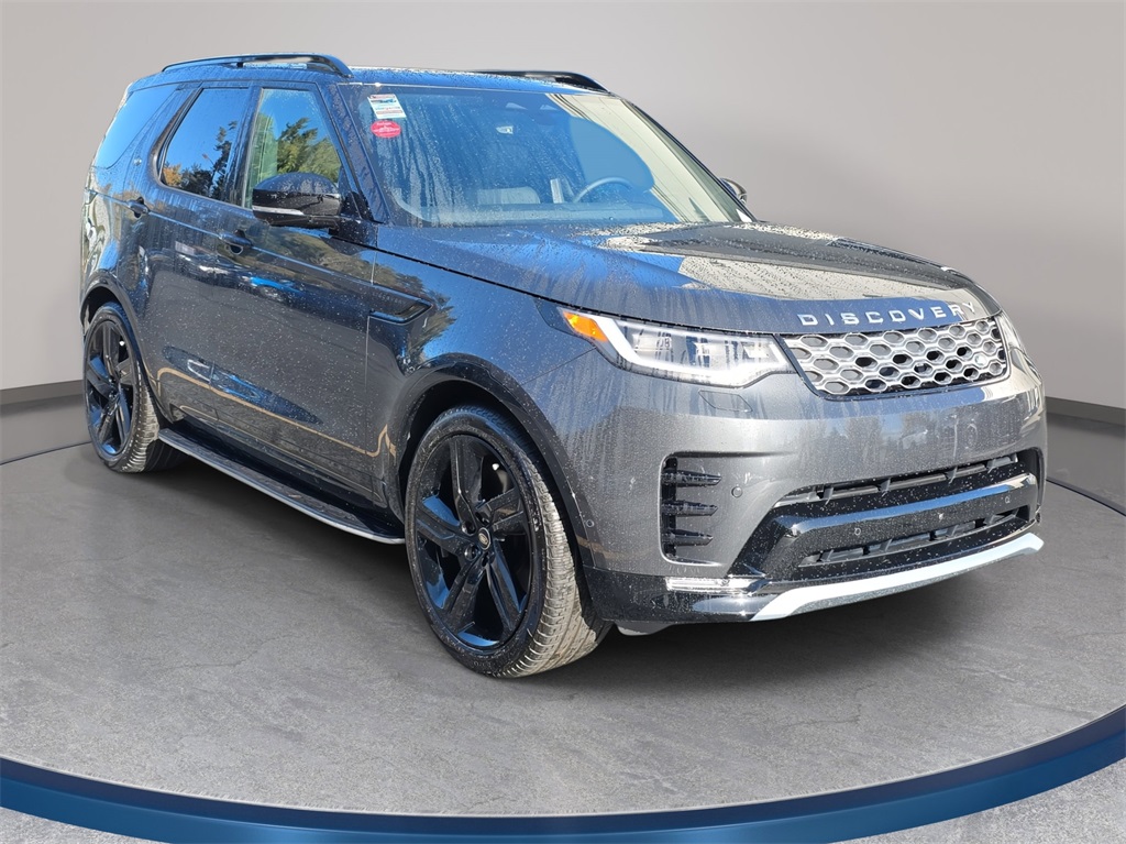 2026 Land Rover Discovery photo 3