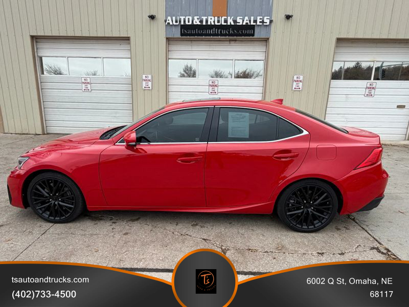 2017 Lexus IS 200t's photo