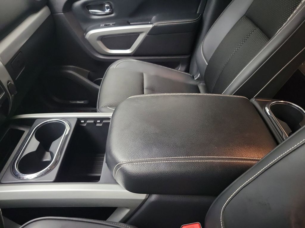 2017 Nissan Titan PRO-4X photo 28