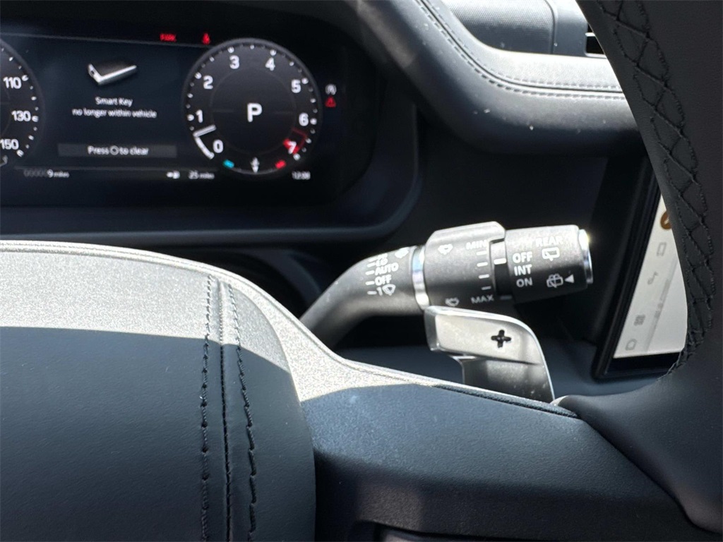 2025 Land Rover Defender 110 V8 photo 23