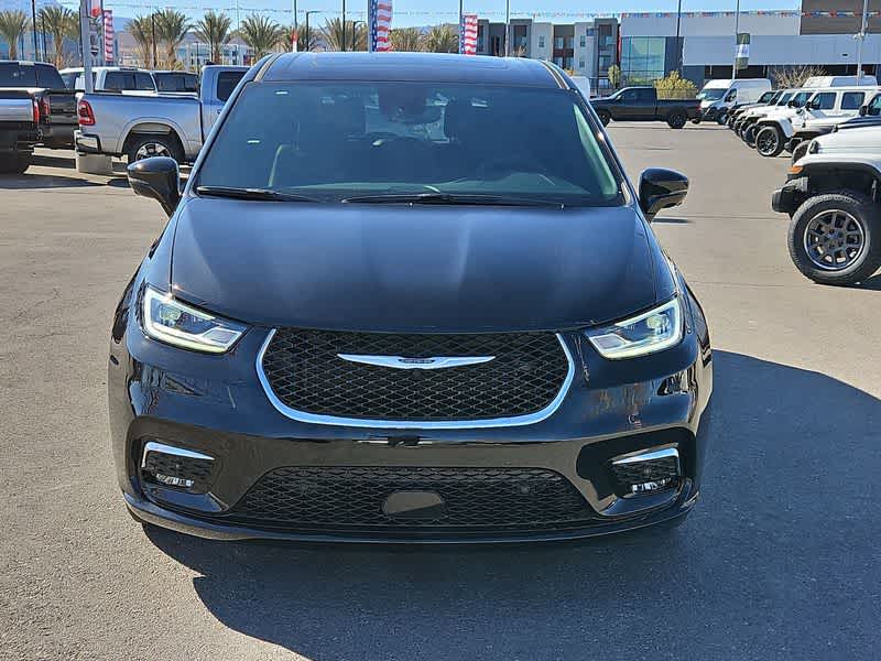 2025 Chrysler Pacifica photo 3