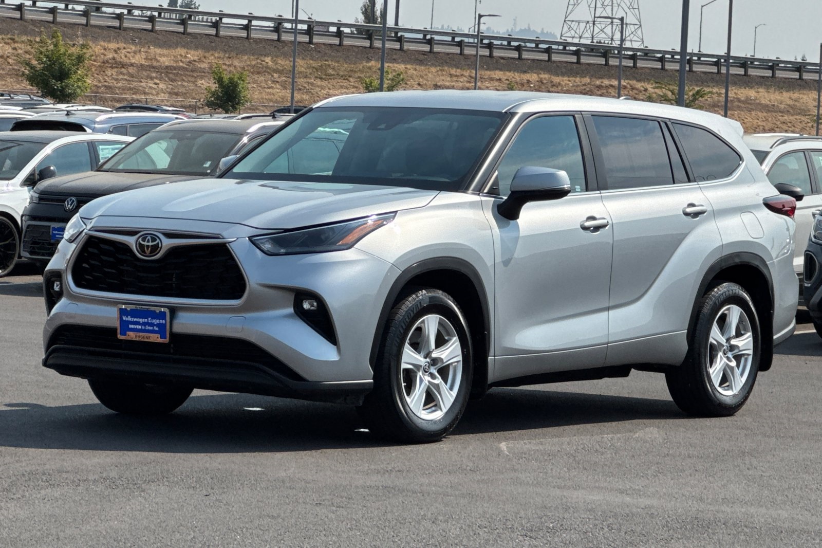 2024 Toyota Highlander LE photo 6