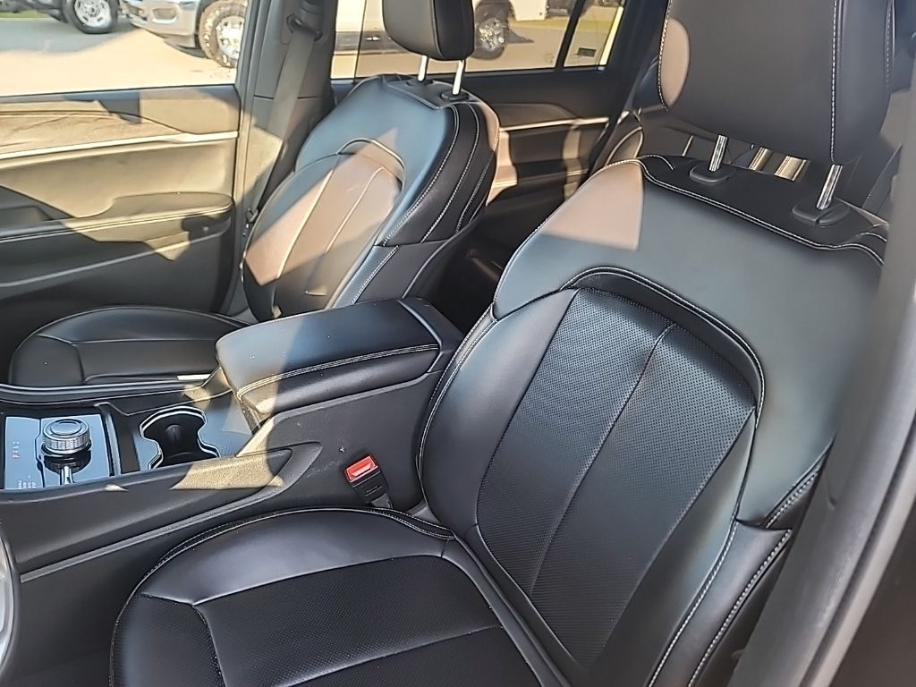 2024 Jeep Grand Cherokee Limited photo 9