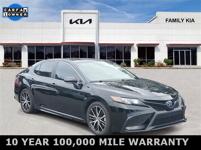 2024 Toyota Camry SE's photo